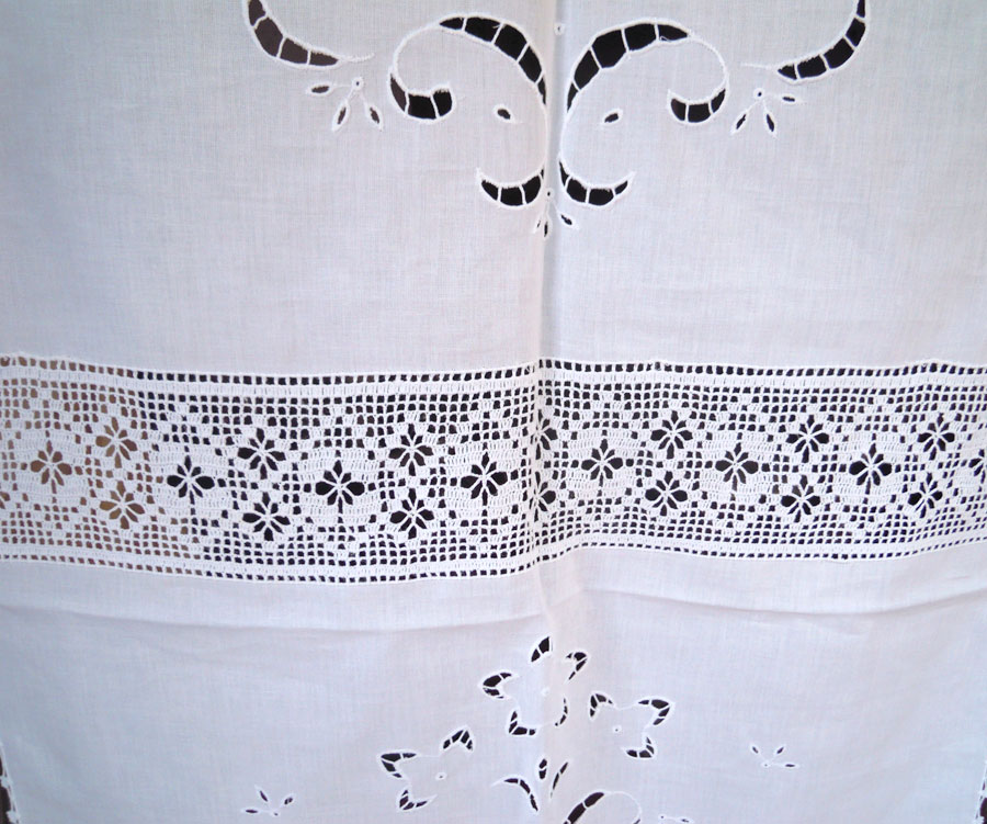 Handmade cutwork curtain with atrante and lace