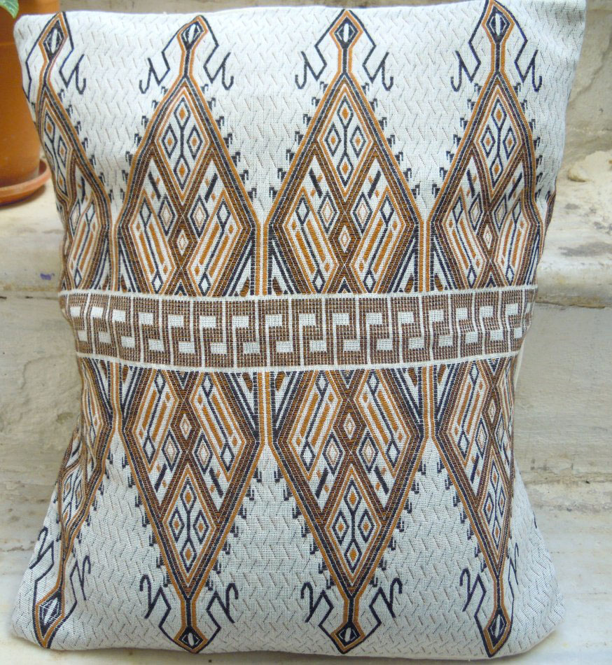 Woven traditional cushion cover
