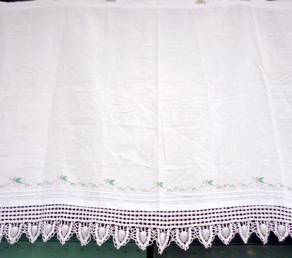Handmade curtain with embroidery and lace