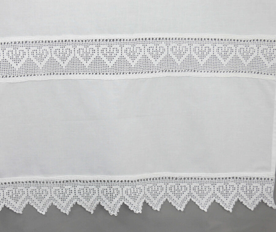 White curtain with handmade atrante and lace